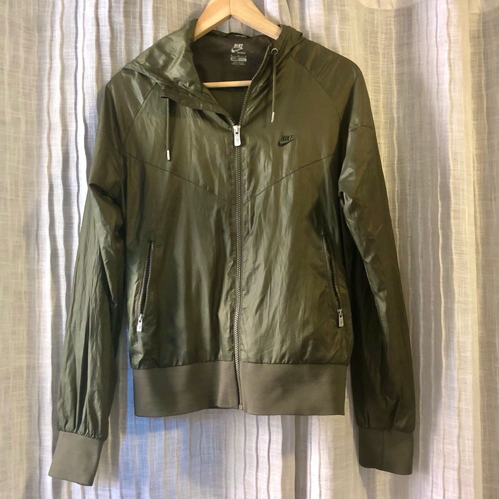 Nike sportswear wind runner jacket